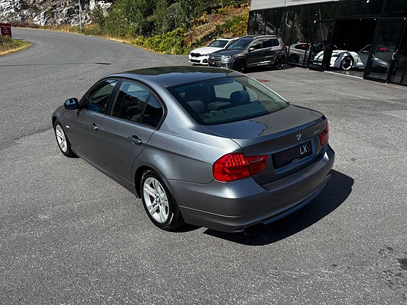 BMW 318i 3 of 19