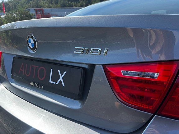 BMW 318i 6 of 19