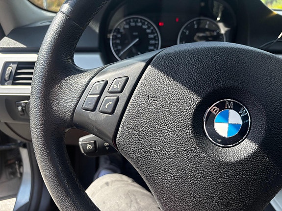 BMW 318i 14 of 19