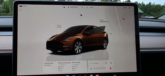 Tesla Model Y 18 of 18