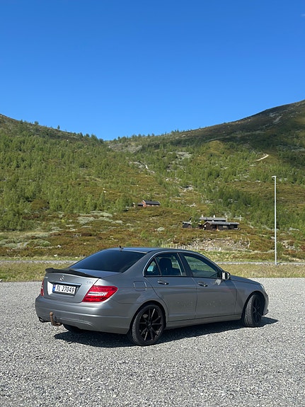 Mercedes-Benz C180 d 4 of 18