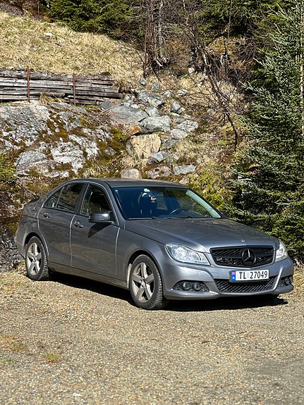Mercedes-Benz C180 d 2 of 18