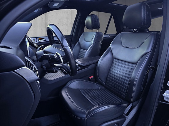 Mercedes-Benz GLE400 24 of 30