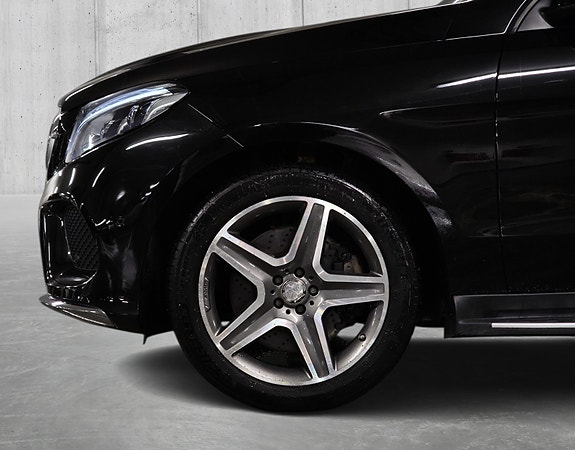 Mercedes-Benz GLE400 28 of 30