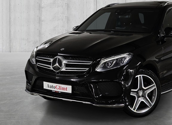 Mercedes-Benz GLE400 2 of 30
