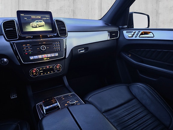 Mercedes-Benz GLE400 21 of 30