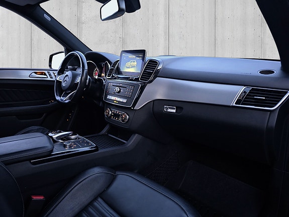 Mercedes-Benz GLE400 8 of 30