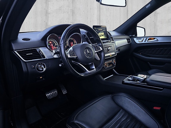Mercedes-Benz GLE400 11 of 30