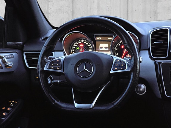 Mercedes-Benz GLE400 23 of 30