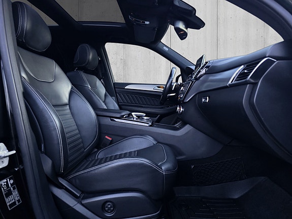 Mercedes-Benz GLE400 9 of 30