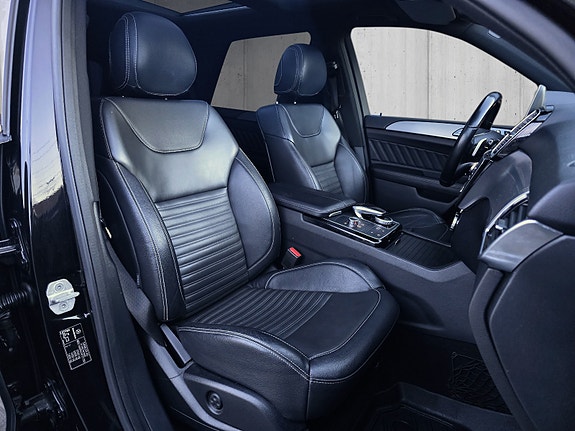 Mercedes-Benz GLE400 25 of 30
