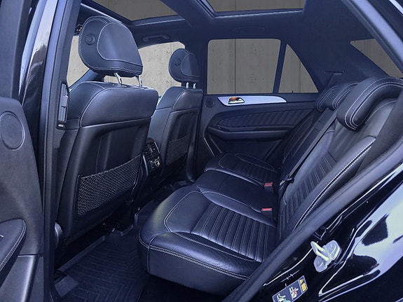 Mercedes-Benz GLE400 13 of 30