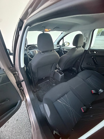 Peugeot 208 14 of 17