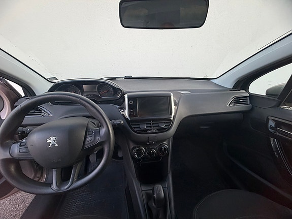 Peugeot 208 11 of 17