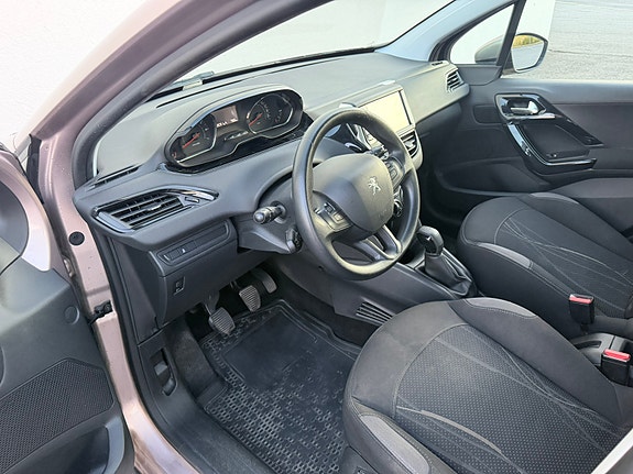 Peugeot 208 9 of 17
