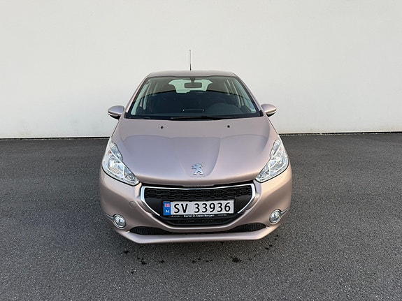 Peugeot 208 2 of 17