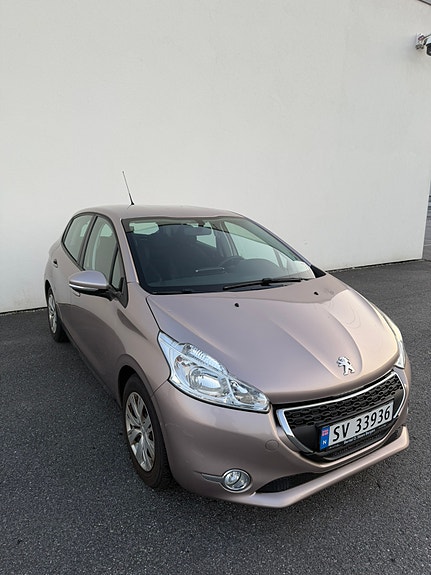 Peugeot 208 3 of 17