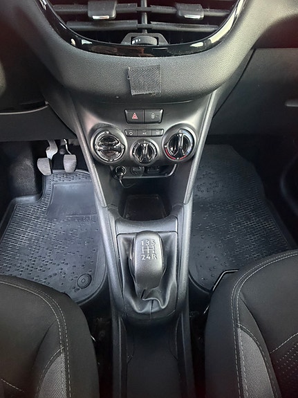 Peugeot 208 12 of 17