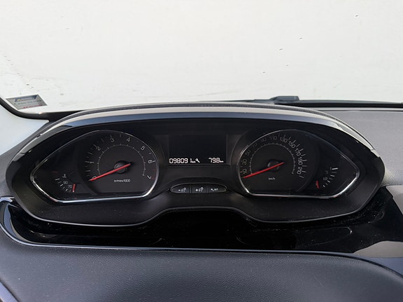 Peugeot 208 10 of 17