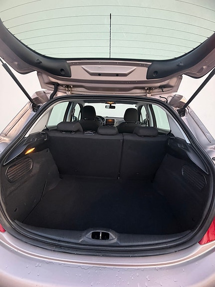 Peugeot 208 16 of 17