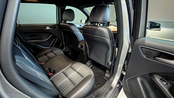 Mercedes-Benz B180 27 of 30