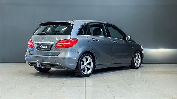 Mercedes-Benz B180 5 of 30