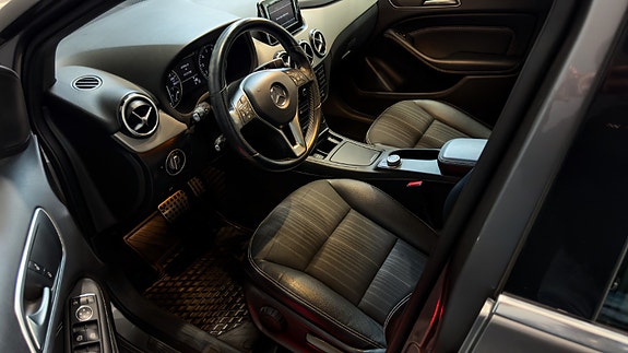 Mercedes-Benz B180 14 of 30
