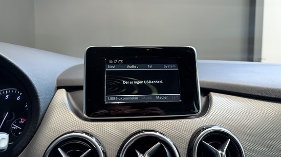Mercedes-Benz B180 22 of 30