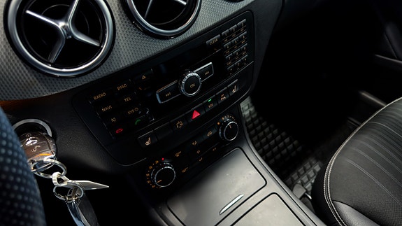 Mercedes-Benz B180 23 of 30