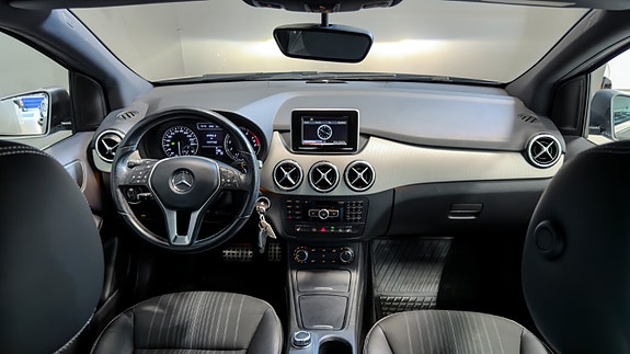 Mercedes-Benz B180 25 of 30