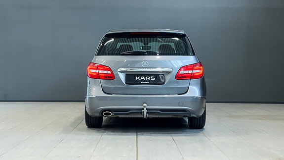 Mercedes-Benz B180 4 of 30