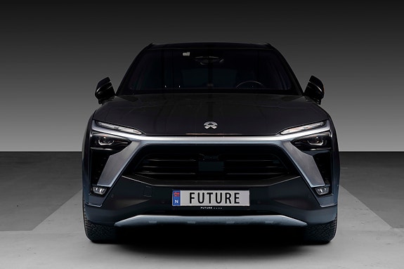 NIO ES8 2 of 28