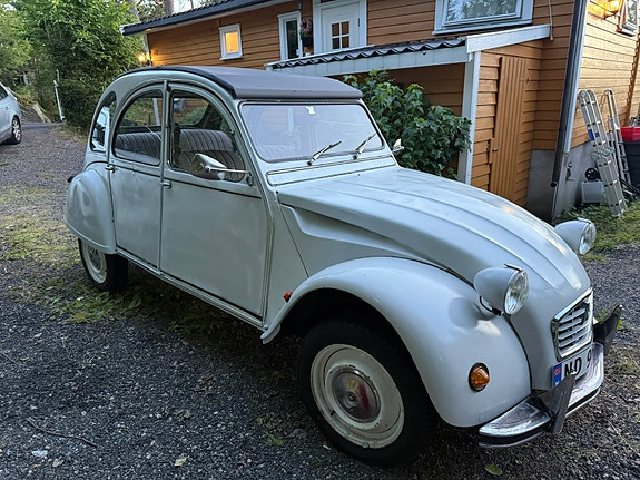 Citroen 2CV 4 of 12