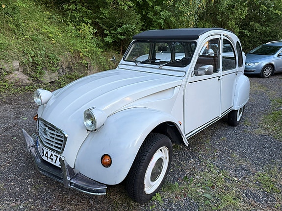 Citroen 2CV 3 of 12