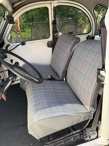 Citroen 2CV 8 of 12