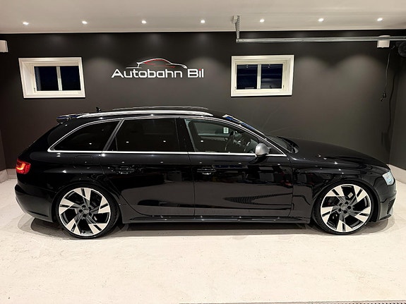 Audi RS4 2 of 30