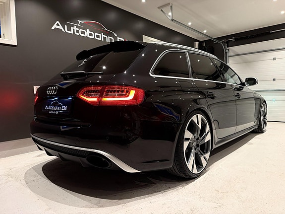 Audi RS4 3 of 30