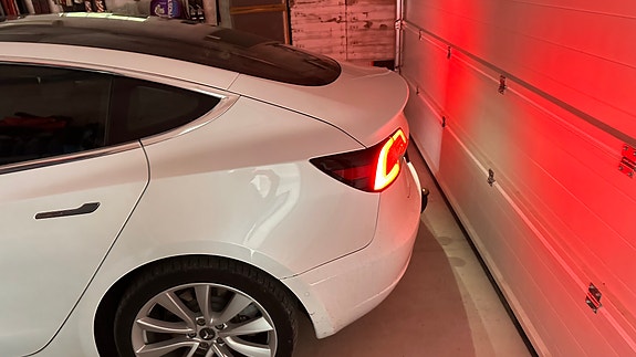 Tesla Model 3 3 of 5