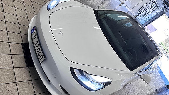 Tesla Model 3 4 of 5