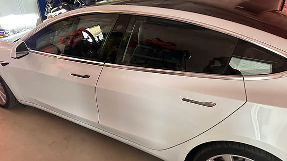 Tesla Model 3 2 of 5