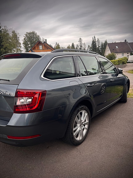 Skoda Octavia 2 of 27