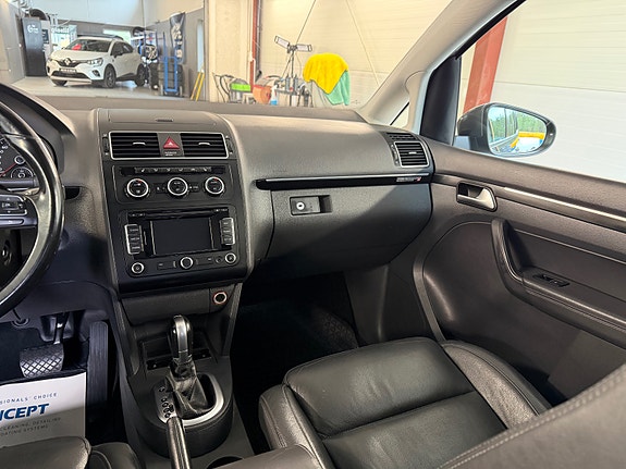Volkswagen Touran 13 of 30