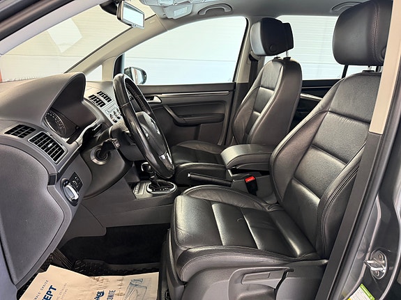 Volkswagen Touran 17 of 30