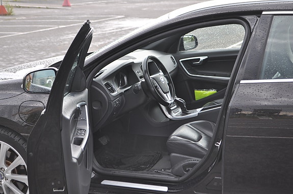 Volvo V60 13 of 28