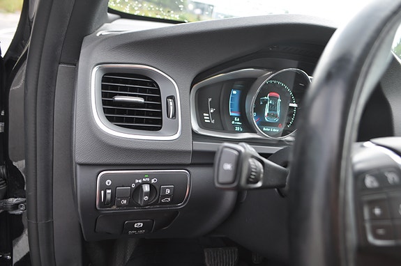 Volvo V60 23 of 28