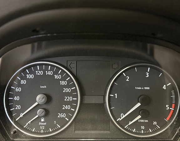 BMW 318d 13 of 15
