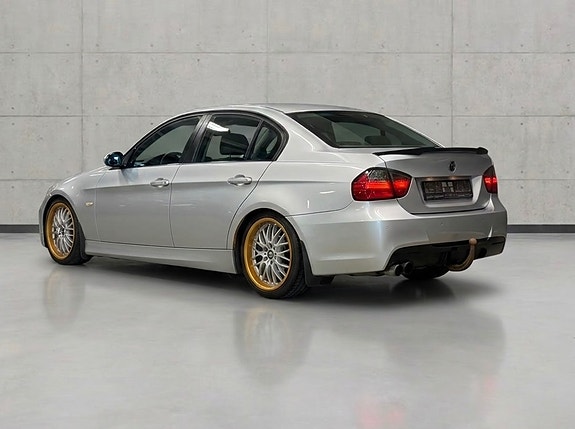 BMW 318d 3 of 15