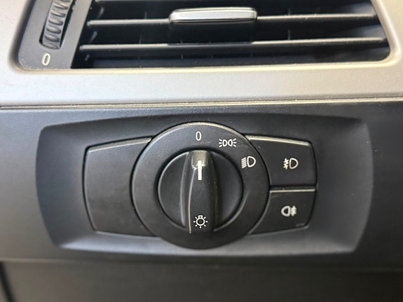 BMW 318d 11 of 15