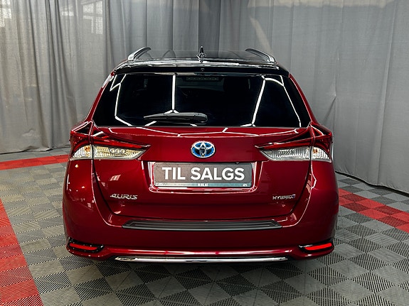 Toyota Auris 5 of 30