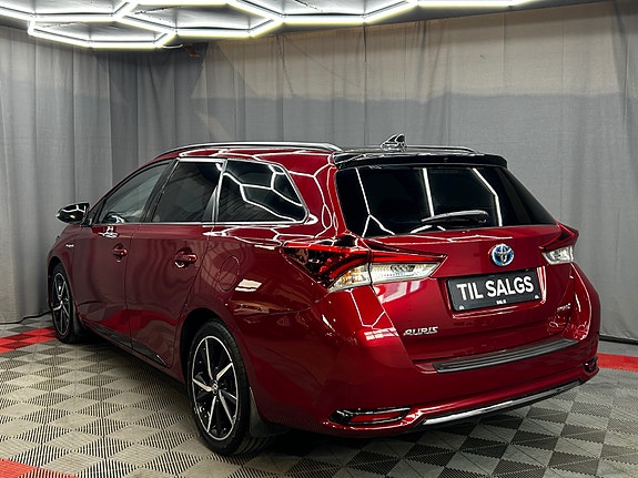 Toyota Auris 6 of 30